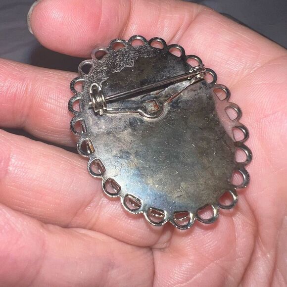 Vintage Stunning Carved Black and Cream Large Cameo Brooch - Picture 7 of 9